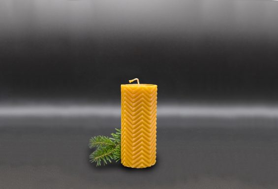 Kerze "Zickzack" Bienenwachskerze mit Zickzack-Muster